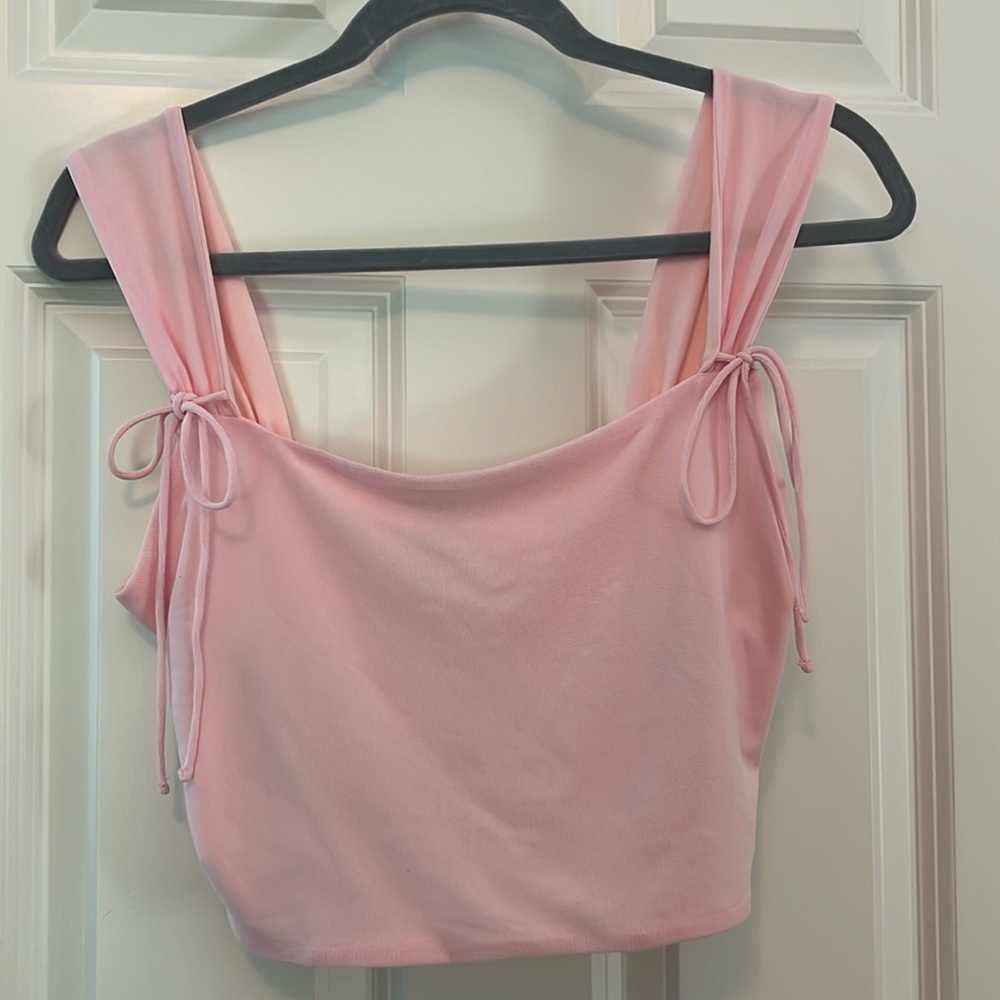 Pink crop tank, size large